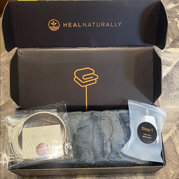 Heal Naturally Grounding Blanket - Picture 3 of 7